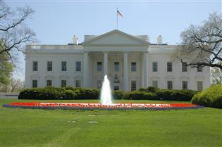 white house front lawn